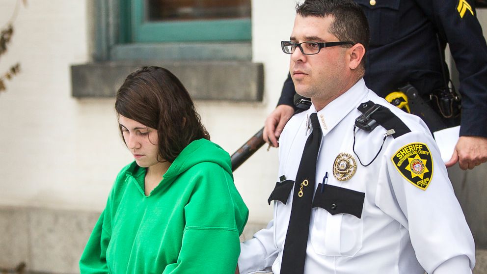 PHOTO: Miranda Barbour is led out of the courthouse after her preliminary hearing in Sunbury, Pa, Dec. 20, 2013.