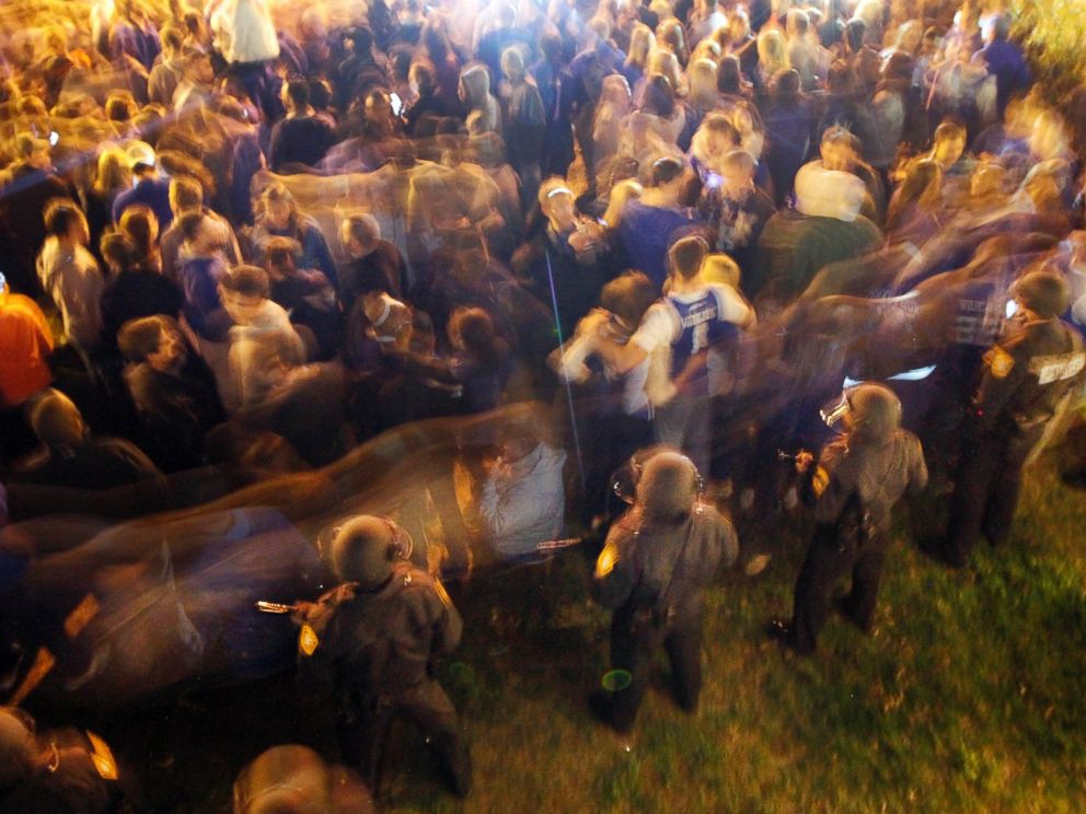 PHOTO: Police form a line as Kentucky fans react to their teams semi-final victory on State St., near the University of Kentucky campus, Sunday, April 6, 2014, in Lexington, Ky.