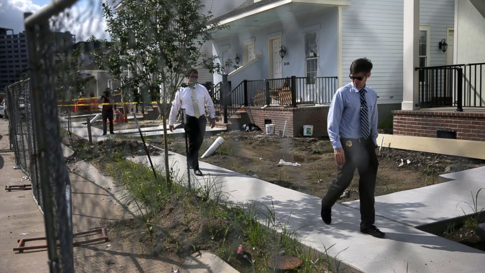 PHOTO: Caution tape marks of the scene after the body of a police officer for New Orleans public housing agency was found Sunday, May 24, 2015, in New Orleans. 