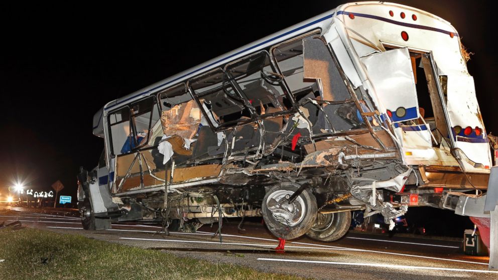 AP_softball_bus_crash_Oklahoma_bc_140927_16x9_992.jpg