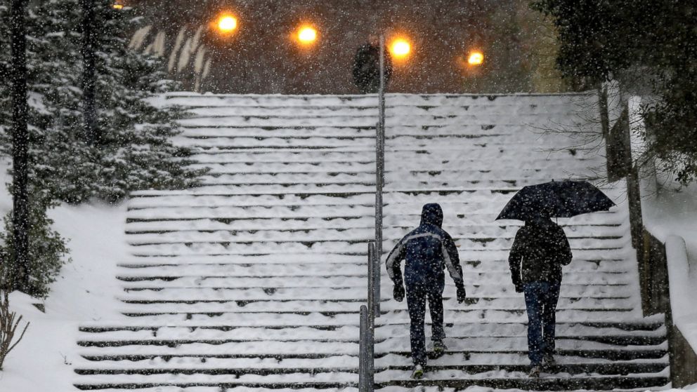 PHOTO: Pedestrians maneuver a stairway outside the Dean E. Smith Center at the University of North Carolina, Feb. 12, 2014, in Chapel Hill, NC.