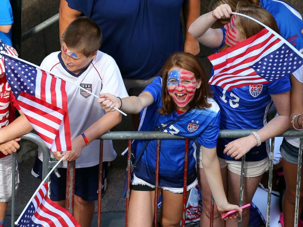 PHOTO: A young fan cheers while waiting for the ticker tape parade to celebrate the U.S. womens soccer team World Cup victory, July 10, 2015, in New York.