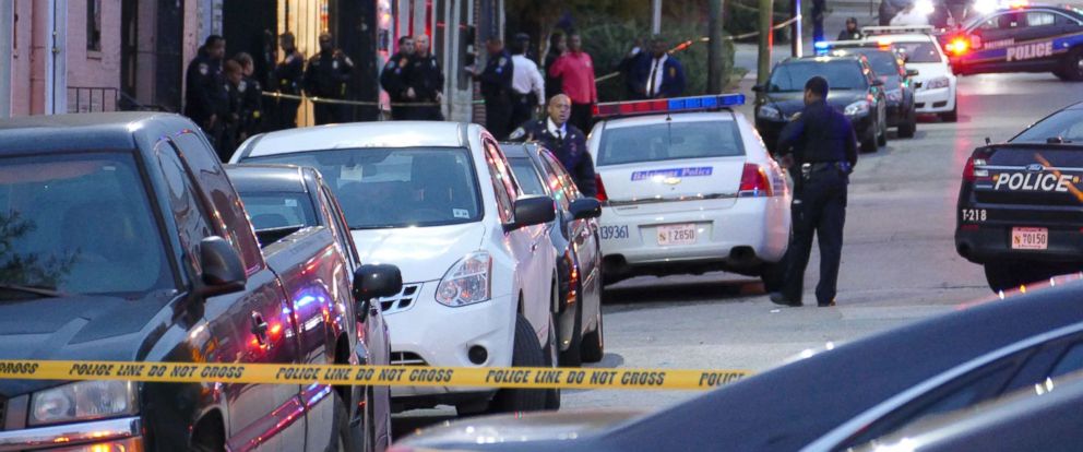 PHOTO: Police officers respond to Bennett Place and N. Fremont Avenue after a call went out that an officer is shot, Nov. 15, 2017, in Baltimore, Md.
