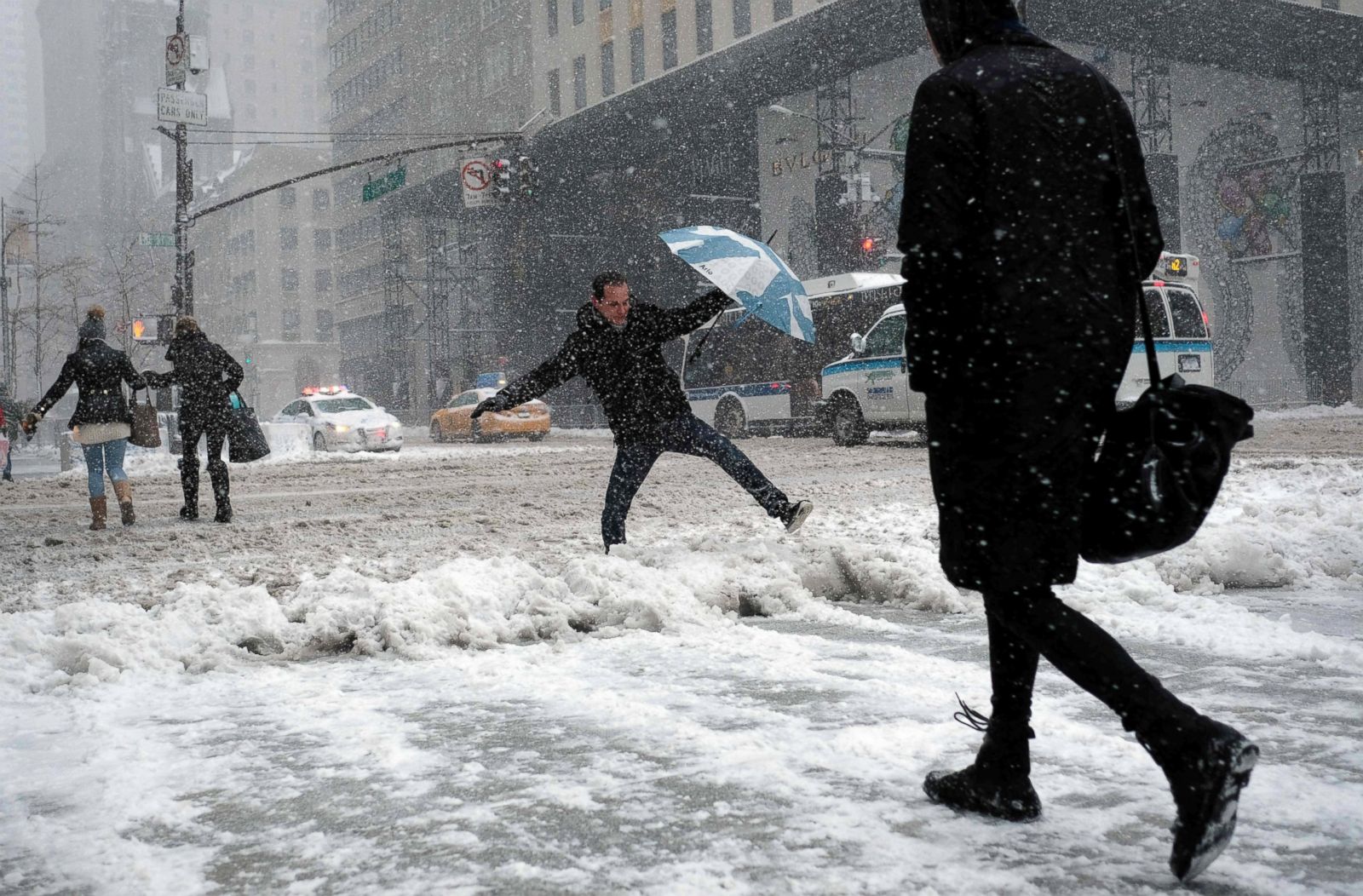 Picture Northeast Pummeled By Winter Storm Abc News 