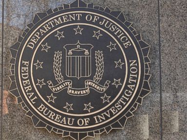 FBI Warns Trump and Clinton Staffers to Beware of Foreign Spies in US