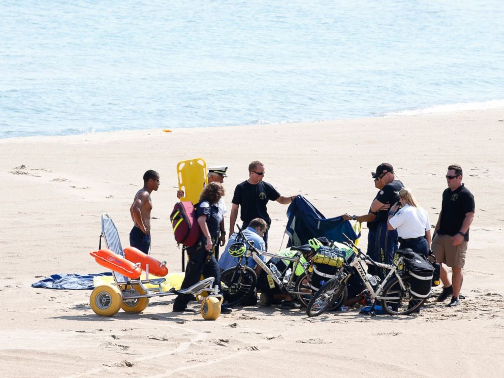 PHOTO: A Navy Leap Frog parachuter receives medical attention on North Avenue Beach on Aug. 15, 2015, after a performance at the first day of the annual Chicago Air & Water Show in Chicago.