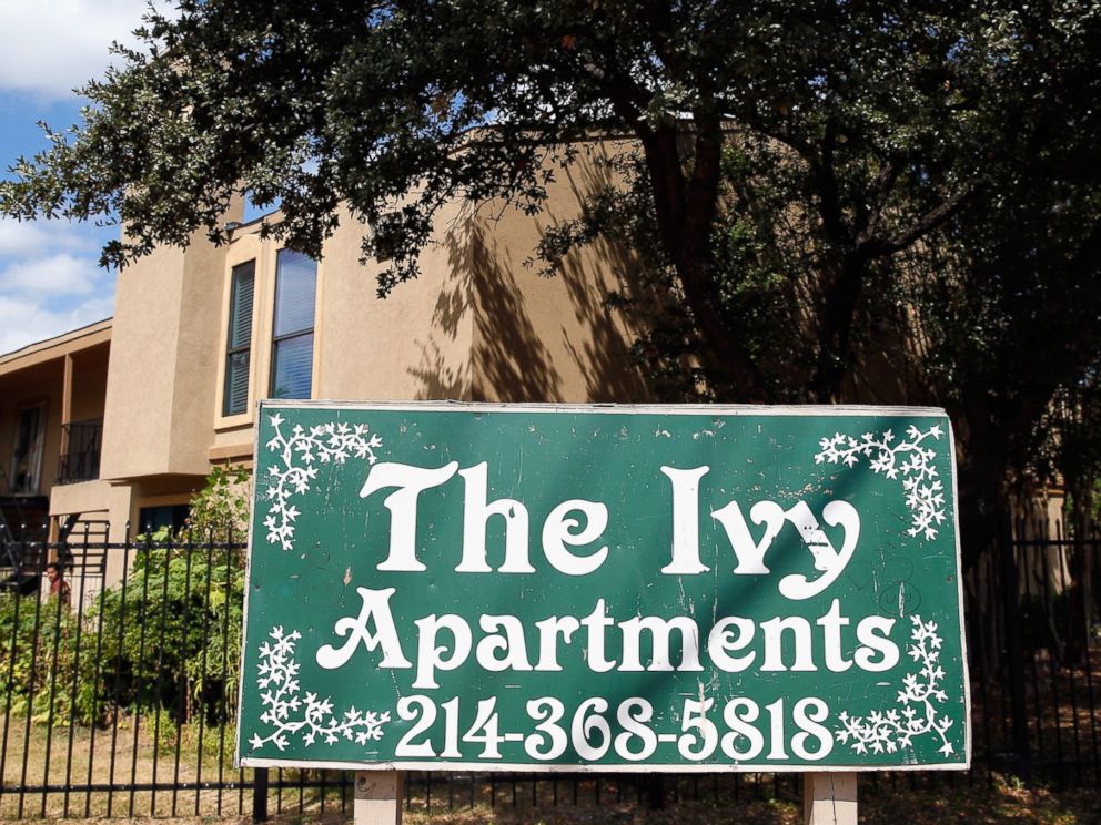 PHOTO: A sign stands near the Ivy Apartments, where the confirmed Ebola virus patient was staying, on Oct. 1, 2014 in Dallas, Texas. 