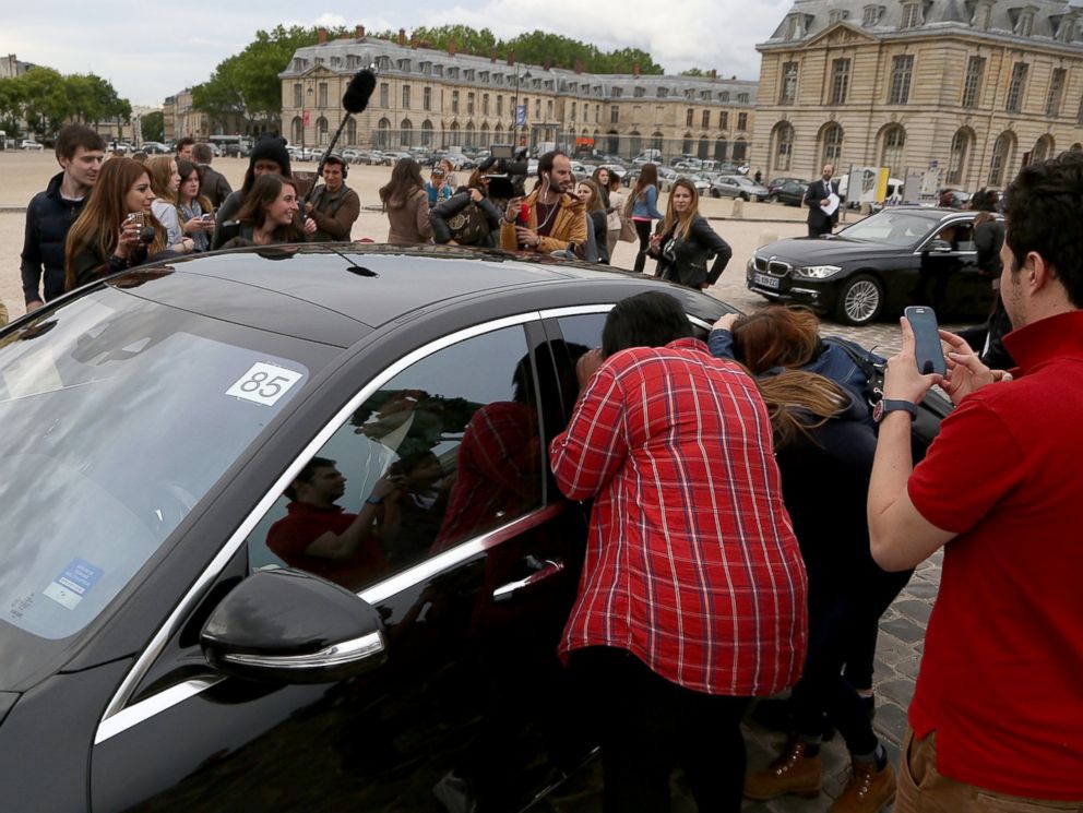PHOTO: Guests arrivals at the Chateau de Versailes ahead Kanye West and Kim Kardashians pre-wedding dinner on May 23, 2014, in Versailles, France.