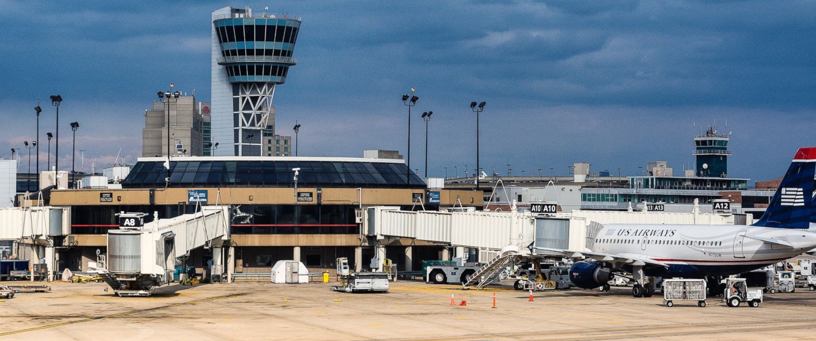 Airport Workers Vote to Strike in Philadelphia During Democratic