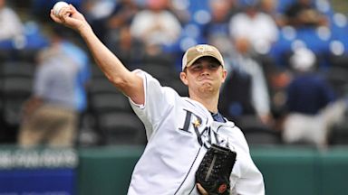 PHOTO: Scotty McCreery Throws First Pitch