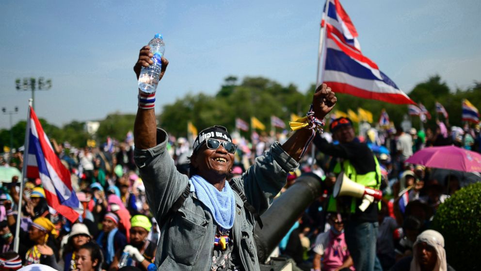 PHOTO: Protestors shout slogans and wave their national flags during an anti-government protests in Bangkok, Dec. 3, 2013, in Thailand.