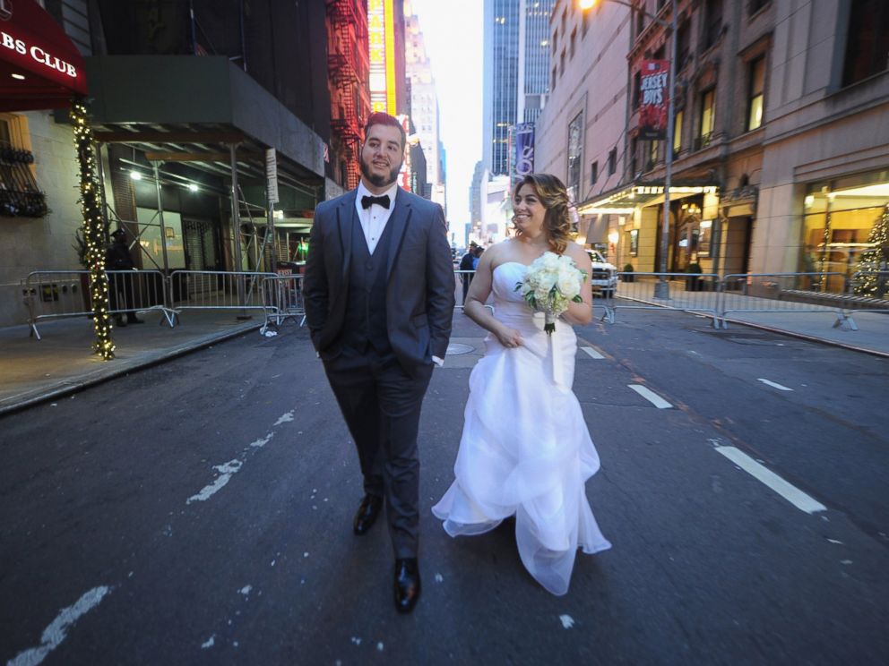 PHOTO:Monica and Alfredo Hernandez won a competition to become the first couple married in 2016 in Times Square in New York, Jan. 1, 2016.