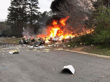 Small plane crashes into Georgia home, pilot killed