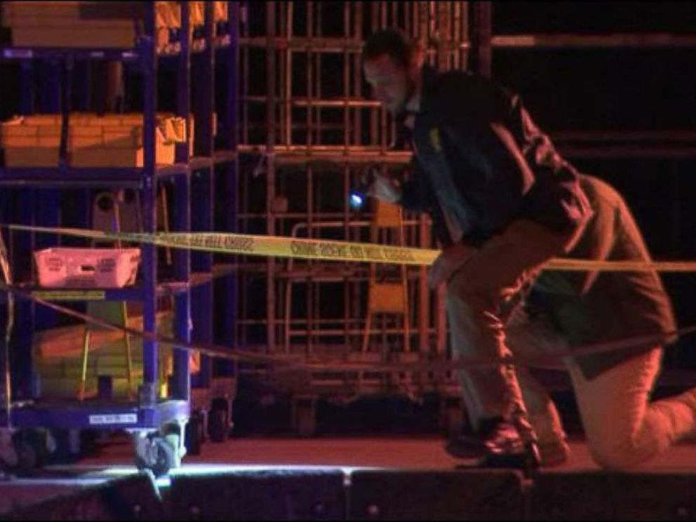 PHOTO: Police investigate a crime scene in Decatur, Georgia, where a postal worker was shot and killed.