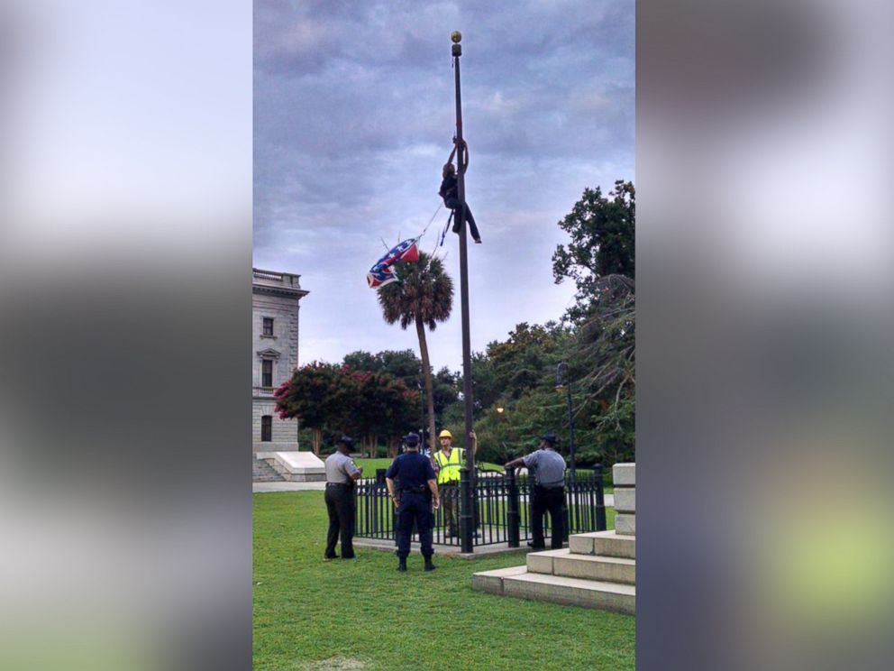 2 Arrested After Woman Removes Confederate Flag From Outside South Carolina Statehouse Abc News 4001