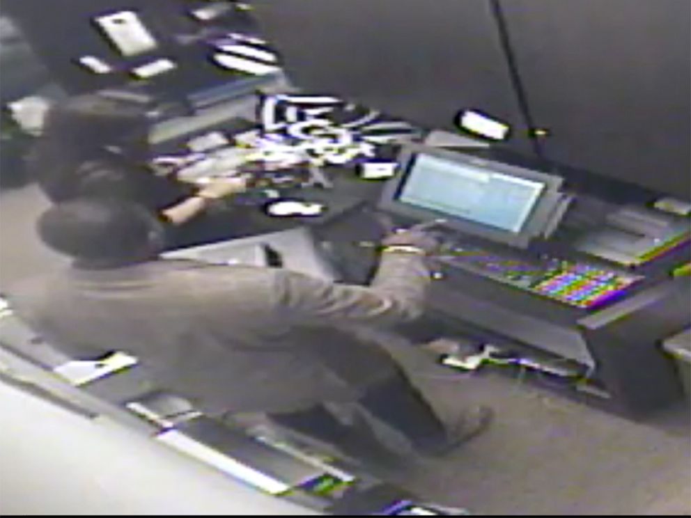 PHOTO: An ID theft ring used stolen information to buy $400,000 worth of designer bags and shoes from Saks Fifth Avenue in New York City.
