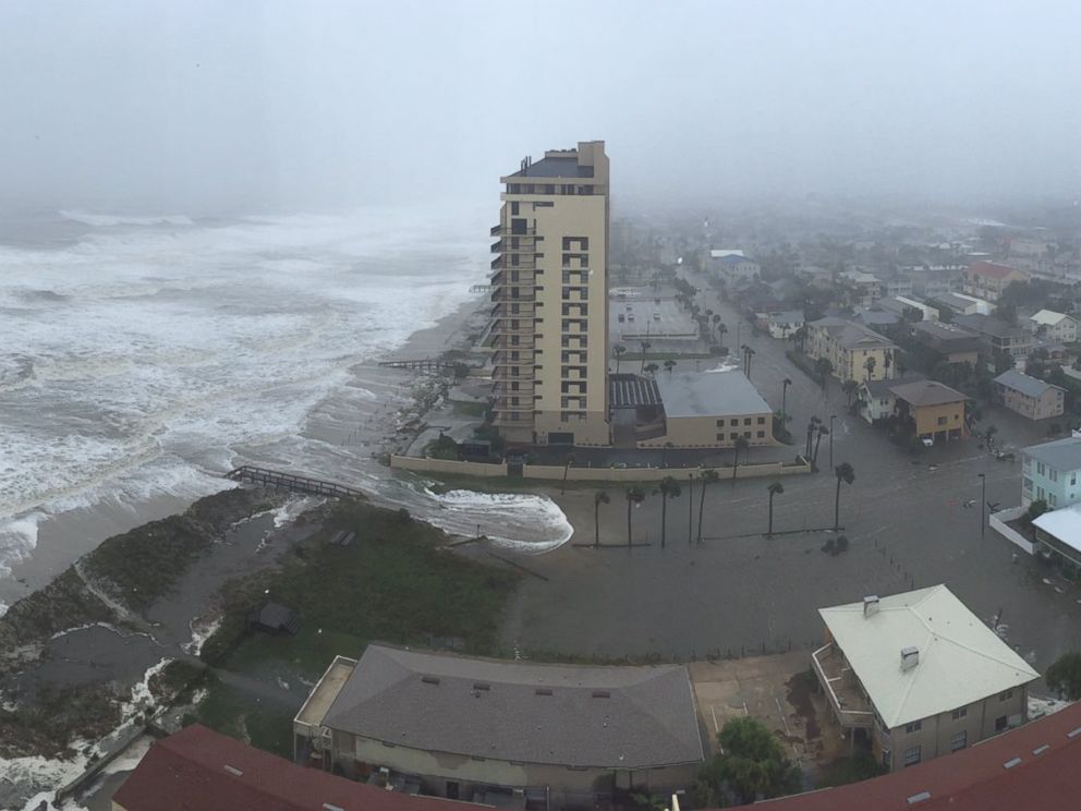 Hurricane Matthew Lashes Florida With 100 MPH Winds, 2 Dead as Over 1