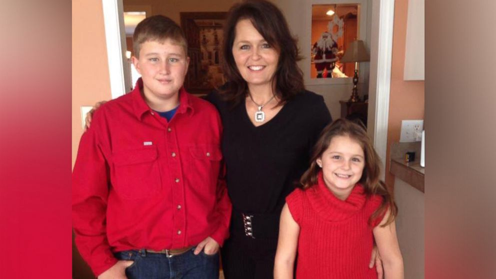 PHOTO: Tricia Hosford, center, said she was blown away by the random act of kindness toward her daughter, which came just in time for Christmas.