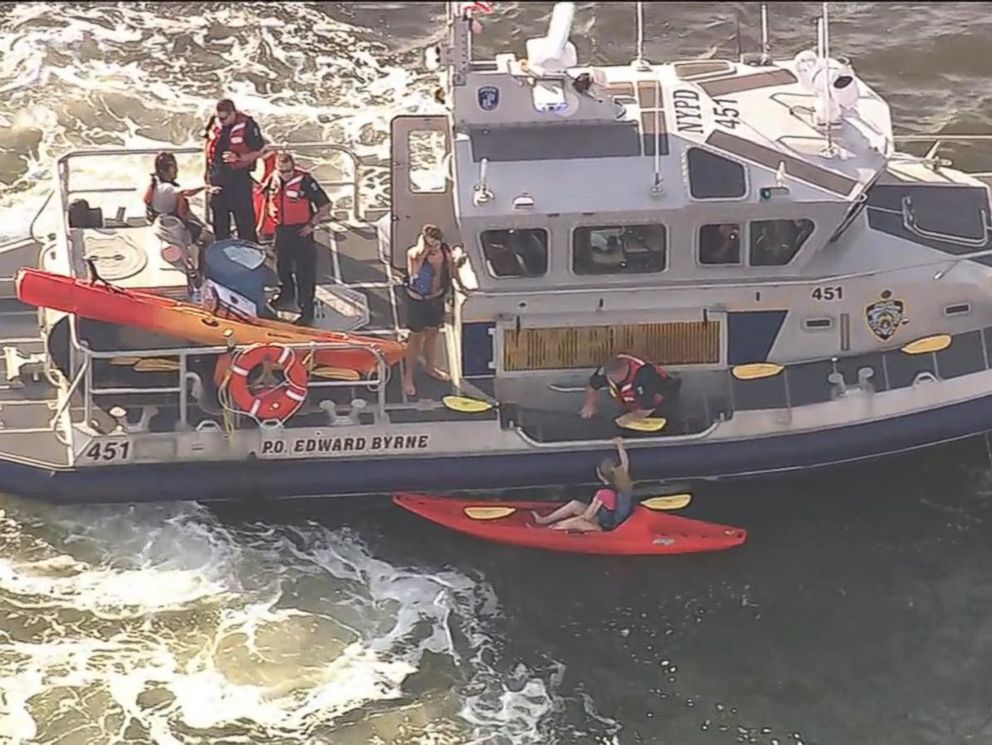 5 injured when ferry hits kayakers on Hudson River