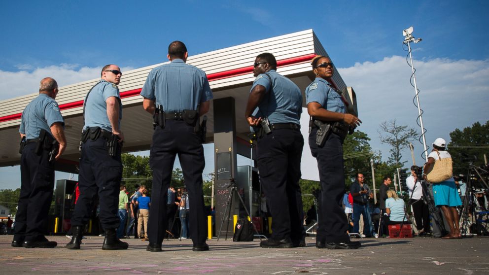 PHOTO: Police officers stand by in Ferguson, Missouri, Aug. 15, 2014