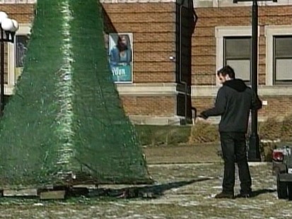 Video: Artist makes tree out of recyled glass.