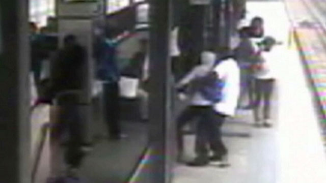 Photo: L.A. commuters stop kidnapping attempt at metro station