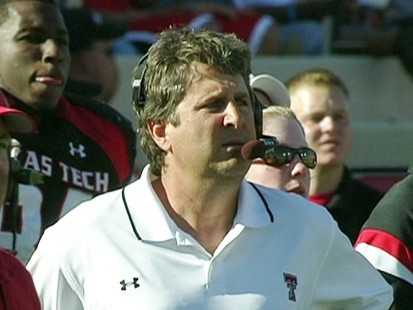 VIDEO: Questions surround Mike Leachs actions following a players concussion.