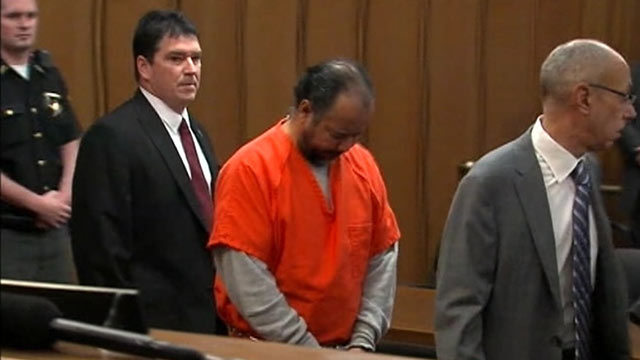 PHOTO: Ariel Castro appears in court in Cleveland, Ohio, June 11, 2013.
