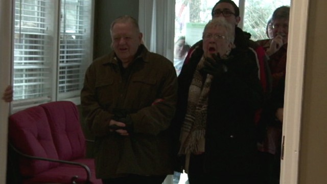 VIDEO: Operation Blessing International present Burt and Jeanne Metz with a newly rebuilt home in Breezy Point.