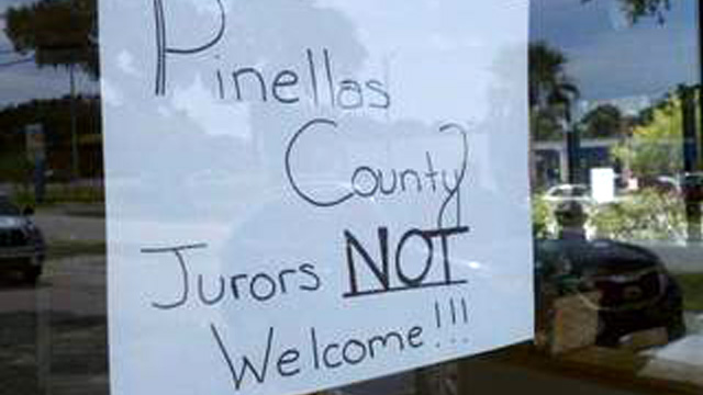 PHOTO: Sign on door of Chilis in Clearwater telling Casey Anthony jurors that they arent welcome