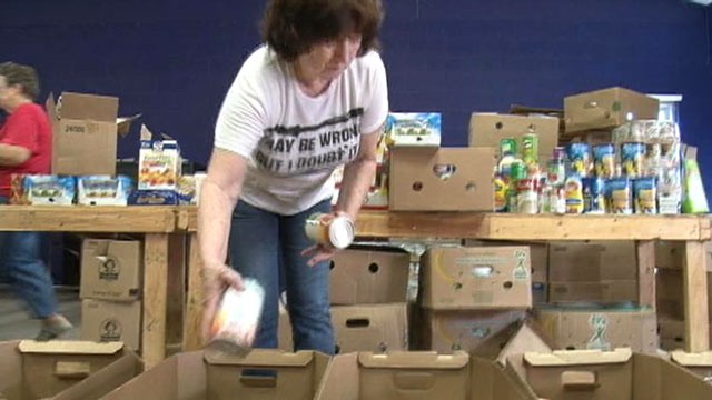 PHOTO: A pastor in Arkansas and his congregation spend just $700 a month and are able to feed more than 700 people.