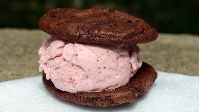PHOTO: Coolhaus features chocolate chocolate chip cookie with strawberry ice cream as one of their ice cream sandwiches, at the New York City cart location near the Natural History Museum and Central Park, New York, July 27, 2012.