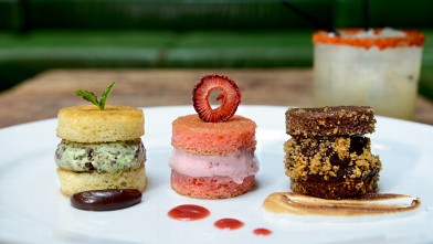 PHOTO: Delicatessan in New York City offers a dish of three bite-sized ice cream sandwiches, featured at their New York City Location, July 30, 2012.
