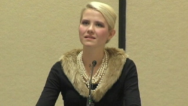 PHOTO: Kidnapping victim, Elizabeth Smart, talks in court about the night Brian David Mitchell kidnapped her, Dec. 14, 2011.