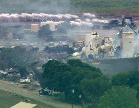 West, Texas Fertilizer Plant Explodes | Photos - ABC News