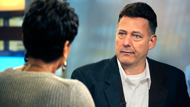 PHOTO: Robin Roberts, left, interviews Gary Giordano, the lone suspect in the case of Robyn Gardner, who went missing in Aruba, Dec. 1, 2011 on
