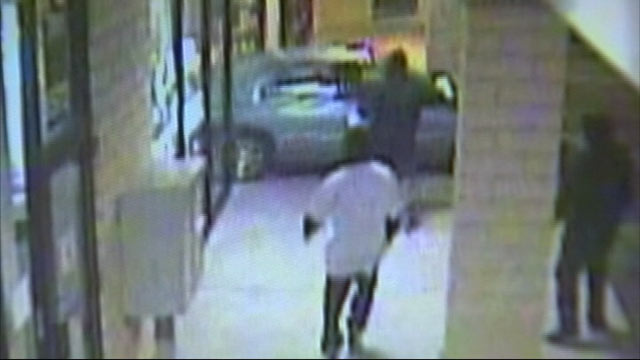 PHOTO: A pair of drive-in burglaries have California police on the hunt for four suspects who backed cars into jewelry store windows so they could grab the jewelry and run.
