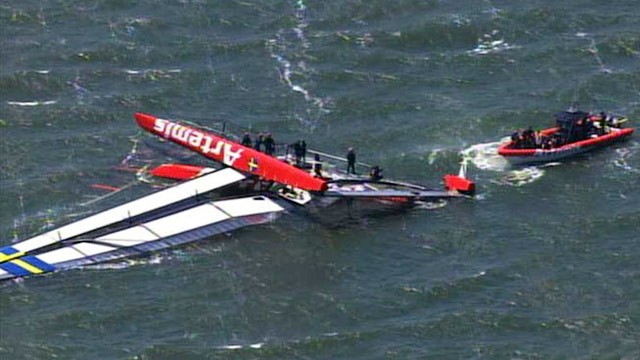 PHOTO: Capsized boat