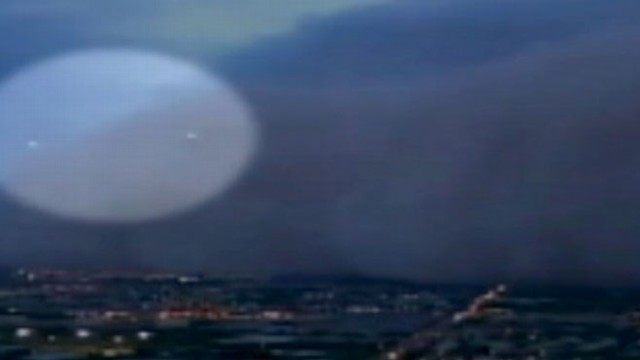 VIDEO: Airplanes Mistaken for UFOs in Dust Cloud