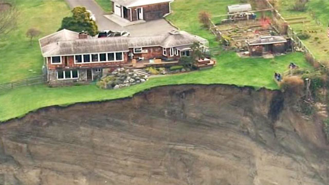 PHOTO: At least 17 homes were evacuated after a landslide overnight occurred on Whidbey Island, Wash.