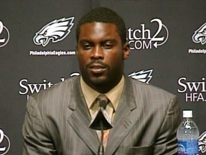 VIDEO: Michael Vicks signs an NFL contract with the Philadelphia Eagles.
