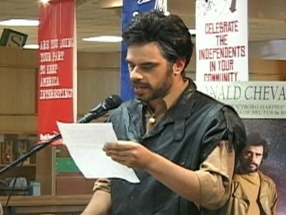 VIDEO: Gentleman Broncos actor reads to audience
