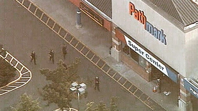 PHOTO: Police in New Jersey have shot and killed a suspect after several people were killed following a shootout inside a shopping plaza.