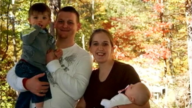 VIDEO: A man dressed in red gave the Hicks family $100 while they were shopping.