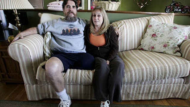 PHOTO: Linda and David Kubert, shown in this 2009 file photo, who each had part of a leg amputated after a crash in Morris County with a texting teenager.