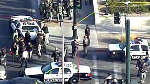 Photo: 2 Guards Shot in Las Vegas Federal Building: Official: 2 marshals shot, gunman apprehended in shooting at federal building in Las Vegas