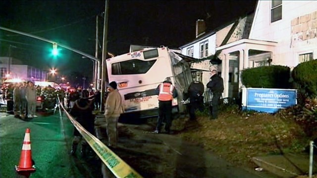 PHOTO: Bus crashes into Long Island home