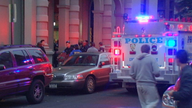 PHOTO: Police outside apartment building