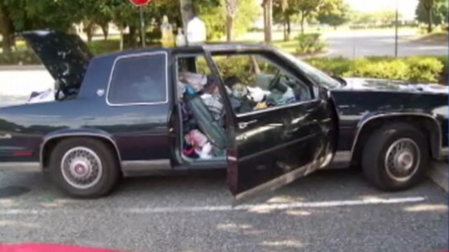 VIDEO: Florida police say they found garbage in jam-packed car on Walmart lot.