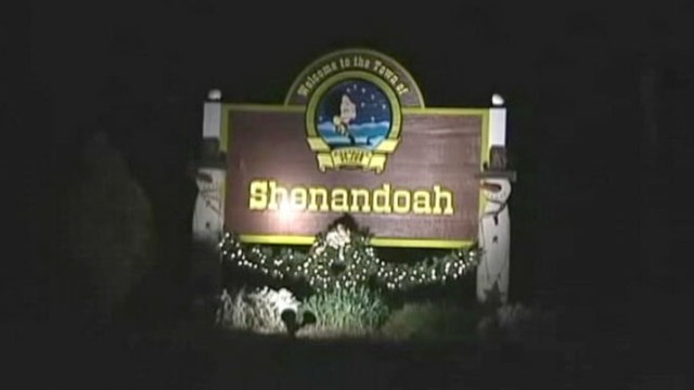 VIDEO: A thief has been stealing holiday decoration from Shenandoah, Va.